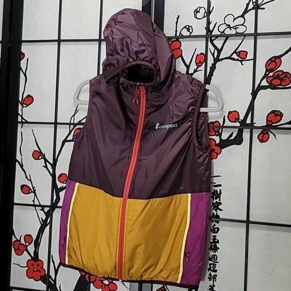 Cotopaxi Teca Calido Reversible Water Repellent Hooded Vest. - Picture 2 of 11